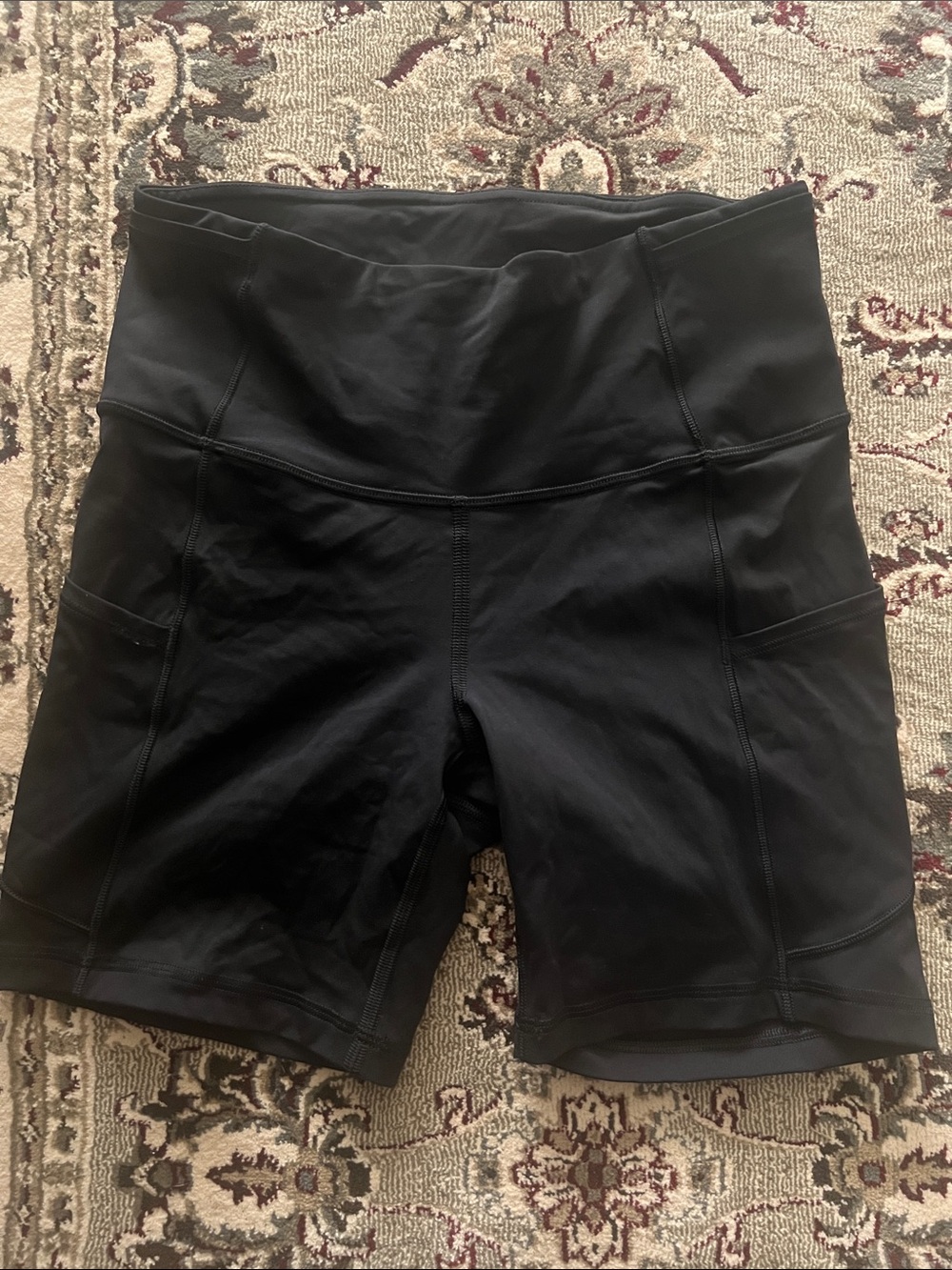 Lululemon mid rise shorts 6 Black Womenโs Athletic Shorts